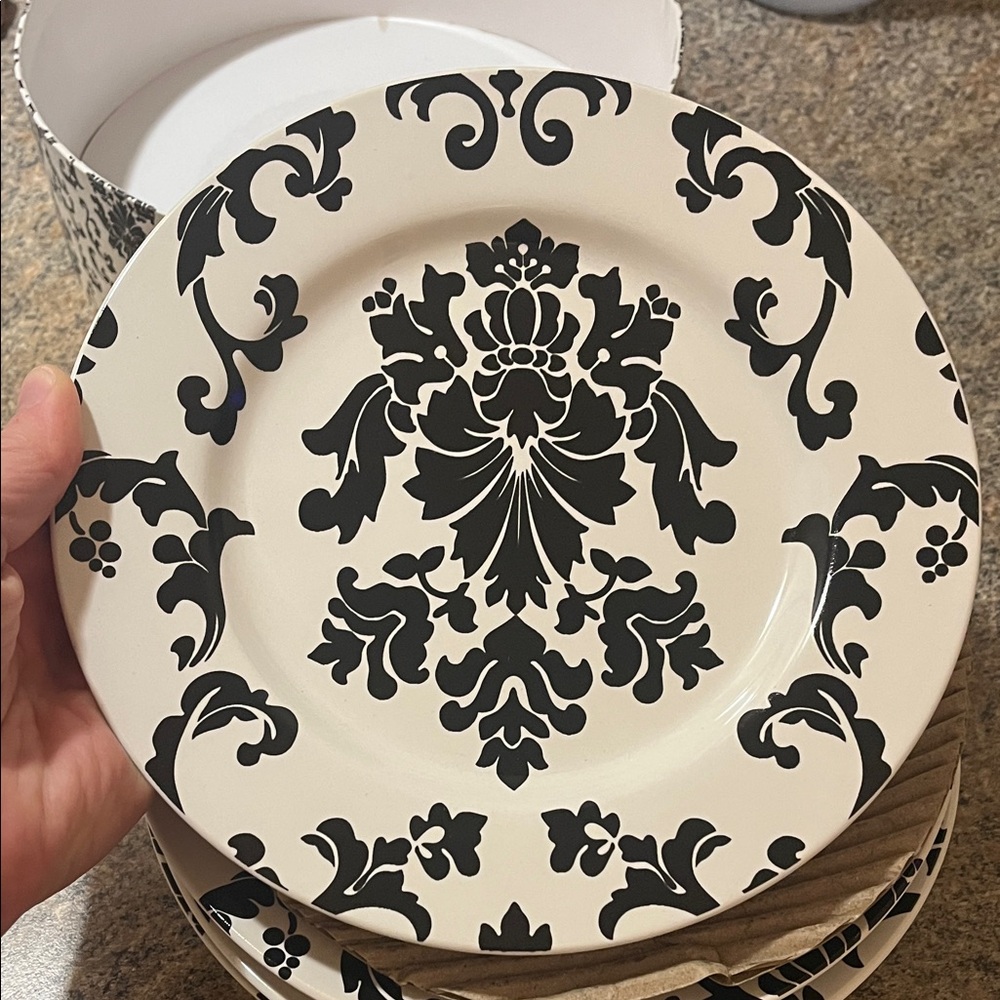 Rosanna Parisian Wallpaper Black and White Plate Set - Picture 4 of 9